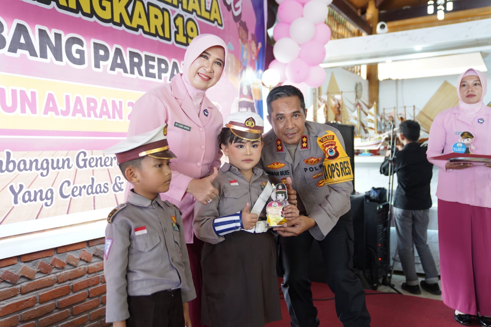 Kapolres Hadiri Pelepasan Anak Didik TK Kemala Bhayangkari 19 Cabang Parepare, “Terus Belajar Mengejar Impian”
