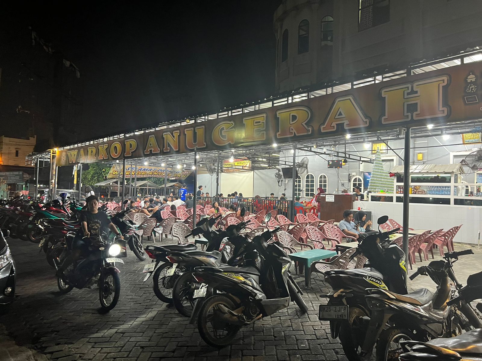 Warkop Anugerah Jadi Sponsor Tunggal Tim Warta Polrestabes Medan pada Turnamen Sepak Bola Piala Gubernur Sumut