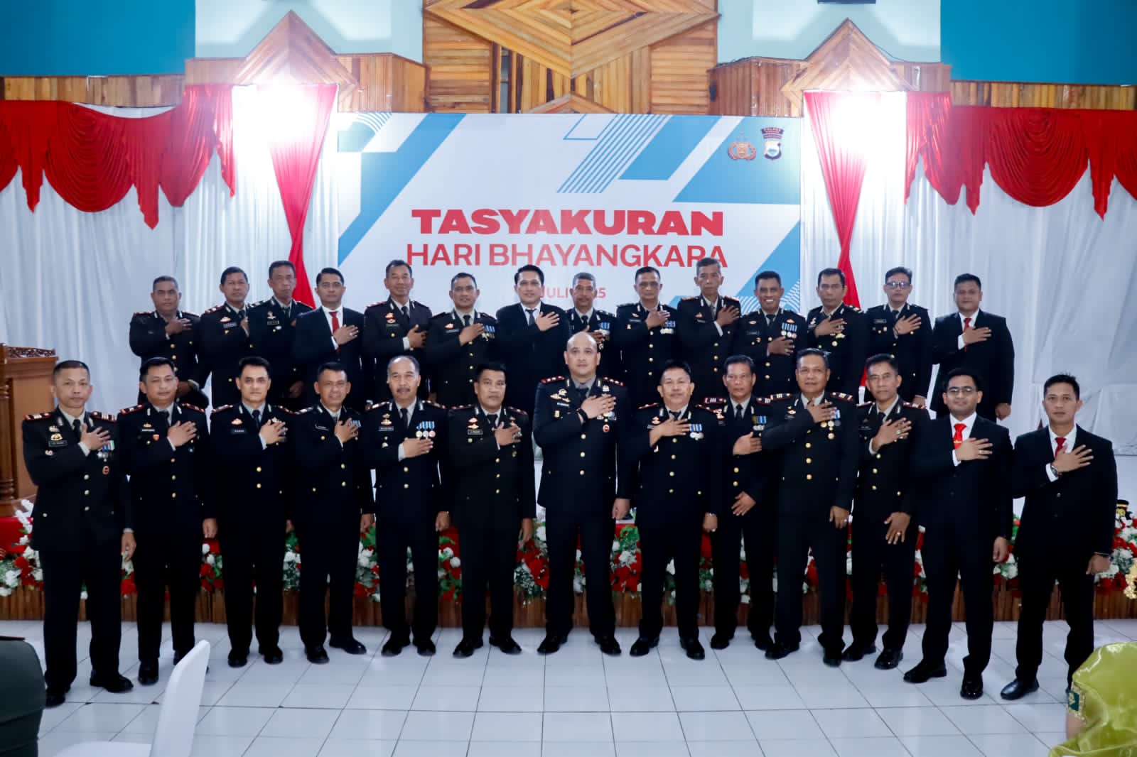 Gelar Upacara HUT Bhayangkara ke-79 Kapolres Pinrang Bertindak Sebagai Inspektur Upacara