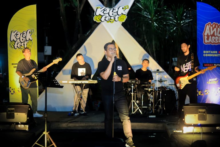 Dukung Penuh UMKM, Kapolres Barru Hadir Meriahkan Kabar Fest 2025