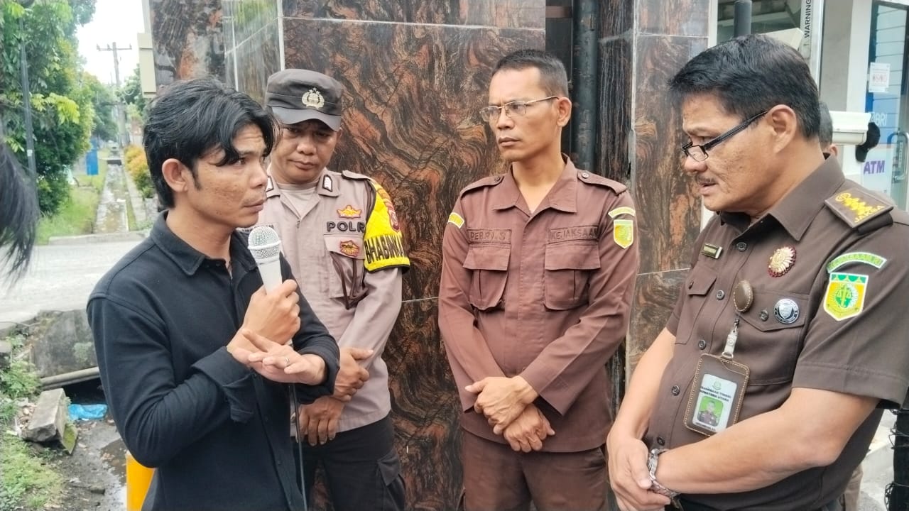 PERMAK Kembali Demo Kejati Sumut Dan Mendesak Tangkap Mantan Pj Bupati Langkat Kasus Smartboard