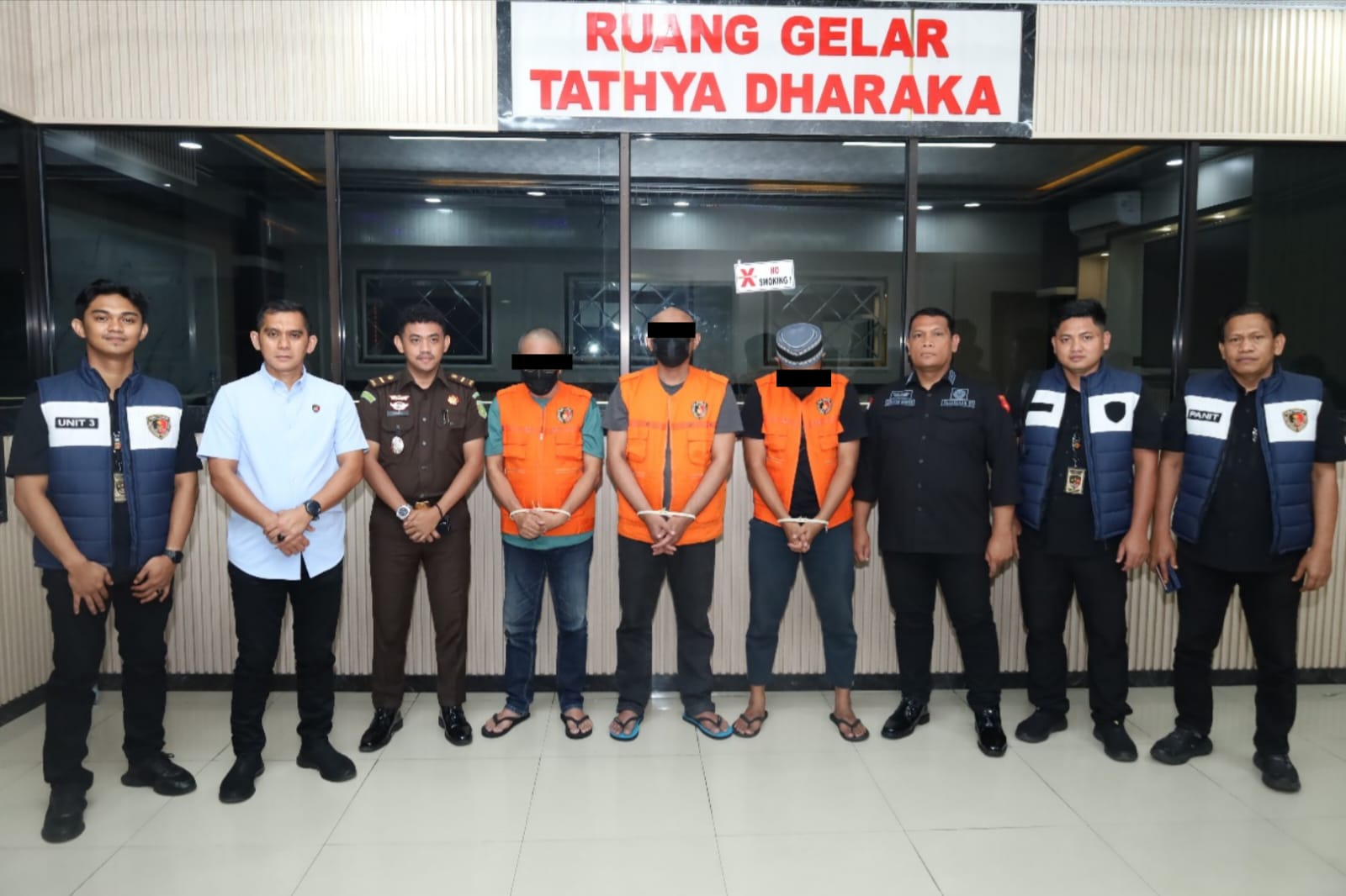Ditreskrimsus Polda Sulsel Limpahkan Tersangka Kasus Dugaan Korupsi Kredit Konstruksi Bank Sulselbar Cabang Sengkang ke Kejati Sulsel