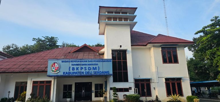 Memalukan, Tak Lulus Ujian Kenaikan Pangkat Bidan Farida Menyebarkan Hoax Ada Pungli di (BKPSDM)