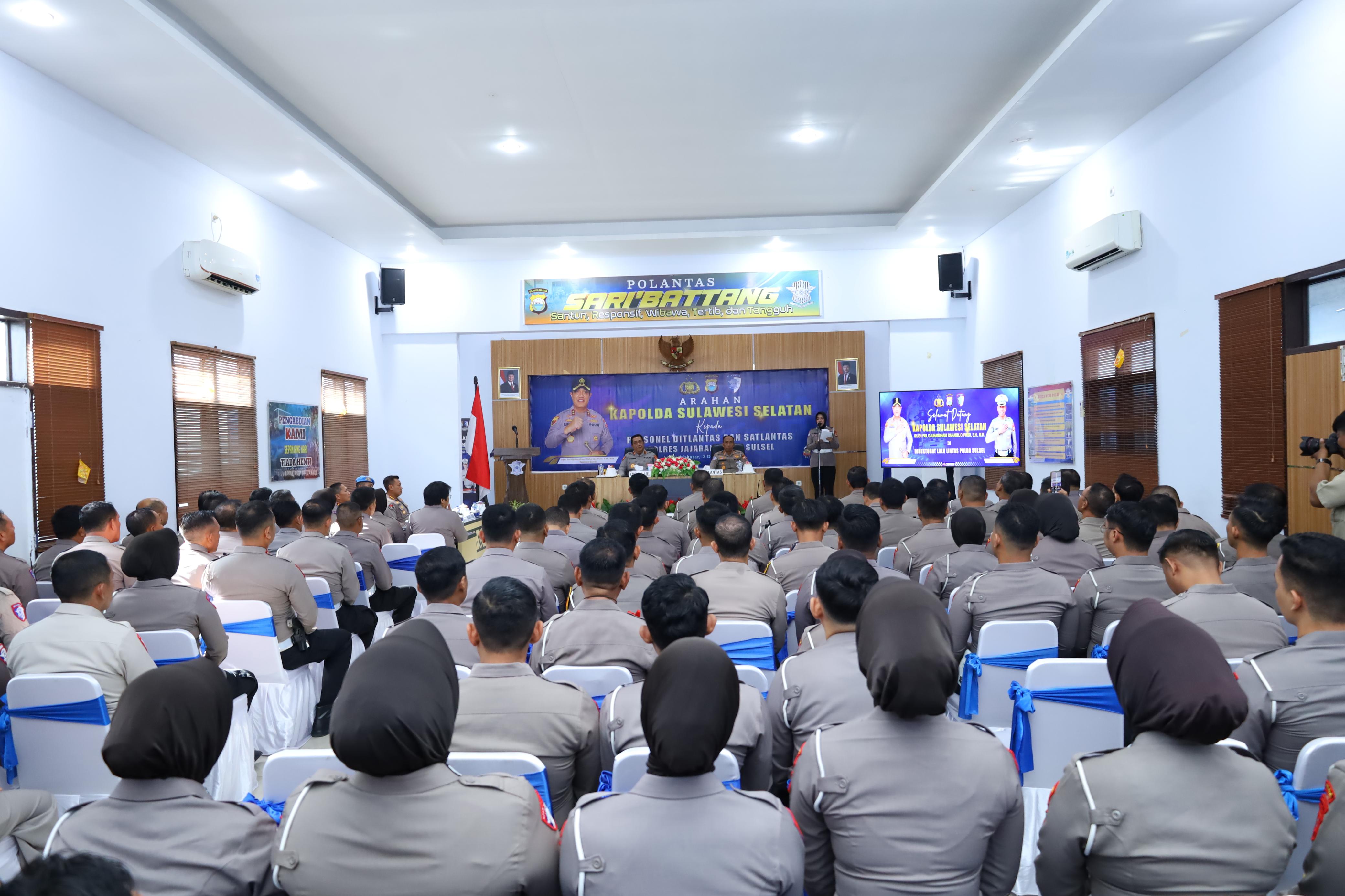 Kapolda Sulsel Berikan Pengarahan dan Tekankan Peningkatan Pelayanan kepada Personel Ditlantas Polda Sulsel