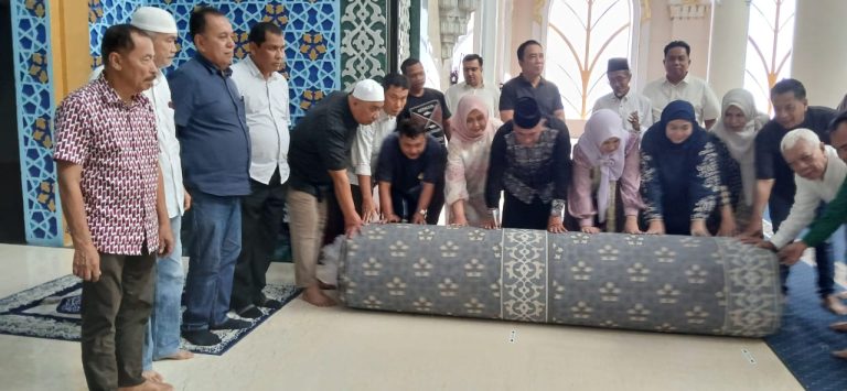 Masjid Agung Pasang Ambal Khusus Dari Turki