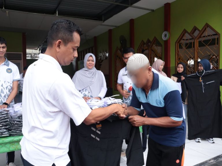 Rutan Watansoppeng Salurkan Baju Muslim dan Mukenah, Perkuat Pembinaan Spiritual WBP