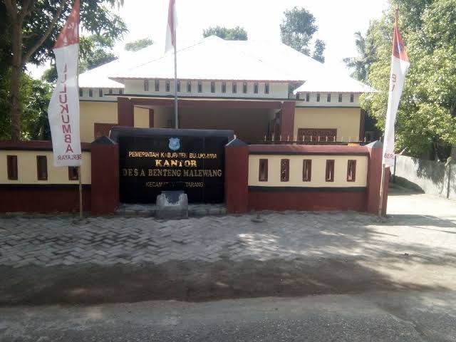 Polemik Desa Benteng Malewang Tak Kunjung Usai, Kantor Desa Terbakar dan Teror OTK Picu Ketegangan
