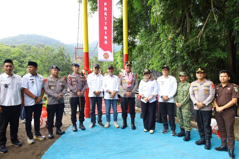 Kapolda Sulsel Resmikan Jembatan Gantung Dusun Pakka, Wujud Perhatian untuk Masyarakat Pedesaan