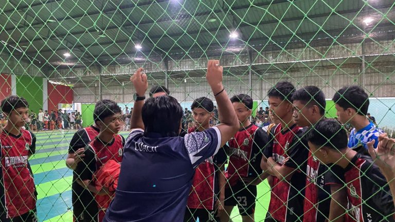 Santri Berprestasi di Lapangan dan Hafalan, Tim Futsal MA As’adiyah Dapoko Tunjukkan Perlawanan di Golden Cup III