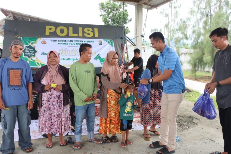 Rayakan Hari Raya Idhul Adha, Polres Touna Sembelih 9 Sapi dan 2 Ekor Kambing