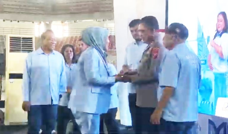 Kapoldasu dan Gubsu Terima Plakat Penghargaan Dari SP/SB Sumut