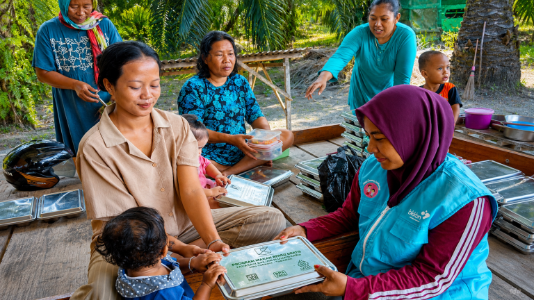 SPPG Tobadak 001 Salurkan Makan Bergizi Gratis untuk Penerima Manfaat Posyandu Anggrek di Mamuju Tengah