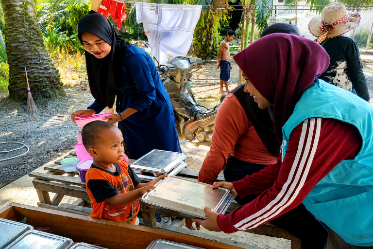 Tatapan Penuh Harap dari Posyandu Anggrek: SPPG Tobadak 001 Salurkan Makan Bergizi Gratis untuk Balita
