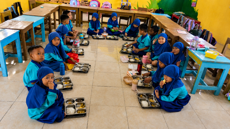 SPPG Tobadak Salurkan Program Makan Bergizi Gratis untuk TK Amalia Mandiri, Dukung Pemenuhan Gizi Anak Sejak Dini