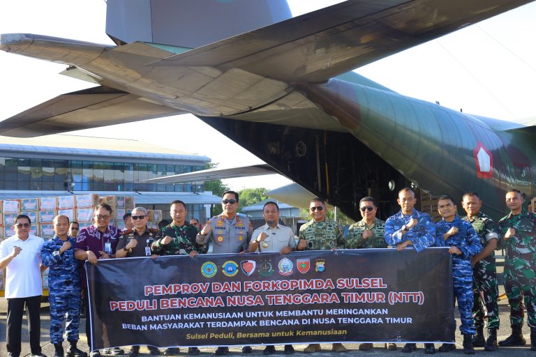 Kapolda Sulsel Hadiri Pelepasan Bantuan Kemanusiaan Forkopimda Sulsel untuk Korban Gempa NTT