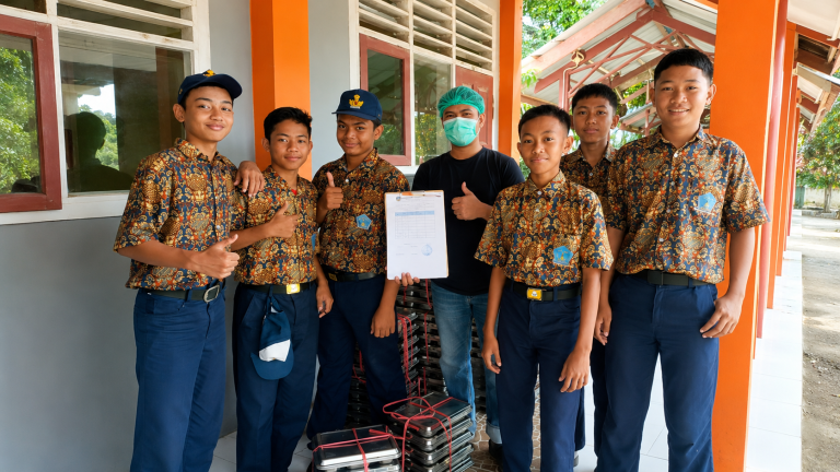 Penyaluran MBG Menjangkau Siswa SMP 6 Topoyo, SPPG Topoyo 2 Pastikan Penerima Manfaat Terlayani