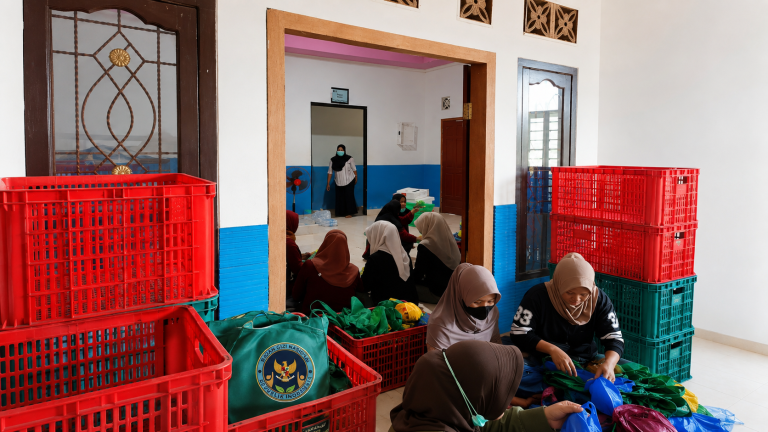 SPPG Jonggat Labulia 2 Matangkan Persiapan Operasional, Seluruh Tim Gelar Aksi Pembersihan Fasilitas