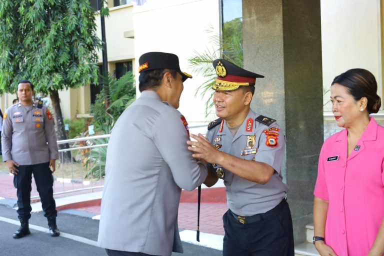 Kapolda Sulsel Pimpin Apel Pagi dan Laporan Kenaikan Pangkat Pengabdian Karo Log Polda Sulsel