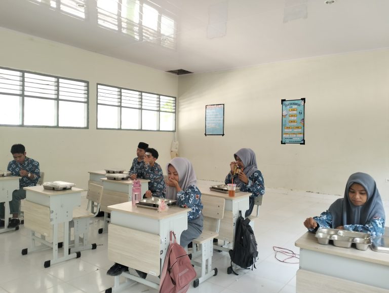 Potret Penerima Manfaat MA DD Kalukunangka, SPPG Bambaira Salurkan Makan Bergizi