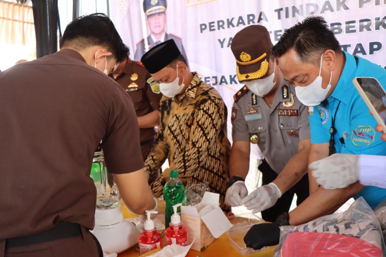 Pemusnahan Barang Bukti Tindak Pidana Umum, Seluruh Jajaran Instansi Tojo Una-Una Turut Menghadiri