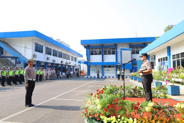 Kapolda Sulsel Tekankan Semangat EWAKO dalam Apel Ditlantas, Wujudkan Pelayanan Humanis dan Polisi Bersama Masyarakat