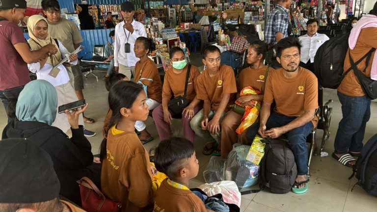 Ditres PPA dan PPO Polda Sulsel Bersama BP2MI Jemput dan Terima 41 PMI Deportasi di Pelabuhan Parepare
