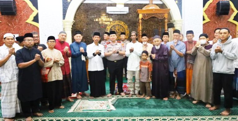 Lewat Subuh Keliling, Kapolda Sulsel Hidupkan Semangat Tudang Sipulung, Perkuat Polisi Bersama Masyarakat Jaga Kamtibmas