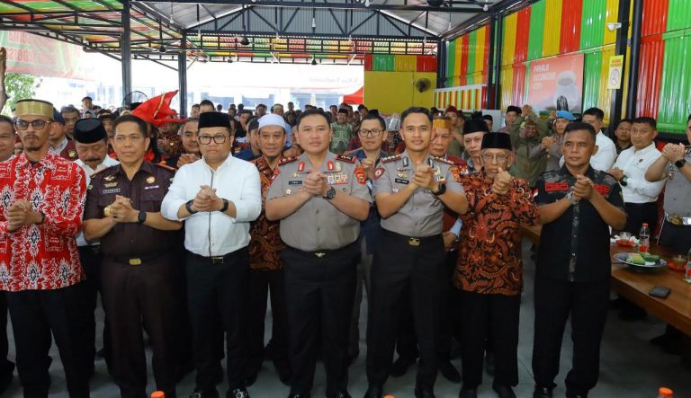 Kumpul Bersama Masyarakat di Kabupaten Gowa, Kapolda Sulsel Ajak Warga Berperan Aktif Jaga Kamtibmas