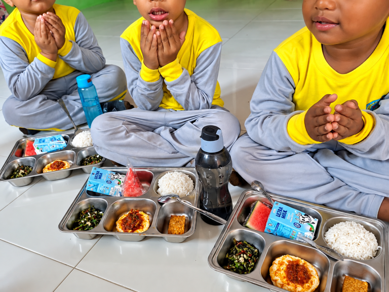 Potret Penerima Manfaat MBG di TK Satap SD Inpres 004 Tikke, SPPG Tikke Raya Salurkan Makanan Bergizi untuk Anak Sekolah dan Masyarakat